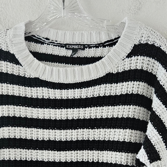 Express Black & White Striped Long Sleeve Crop Sweater Sz Small - Picture 6 of 6